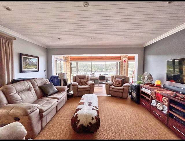 4 BEDROOM HOUSE FOR SALE IN STILBAAI-WES